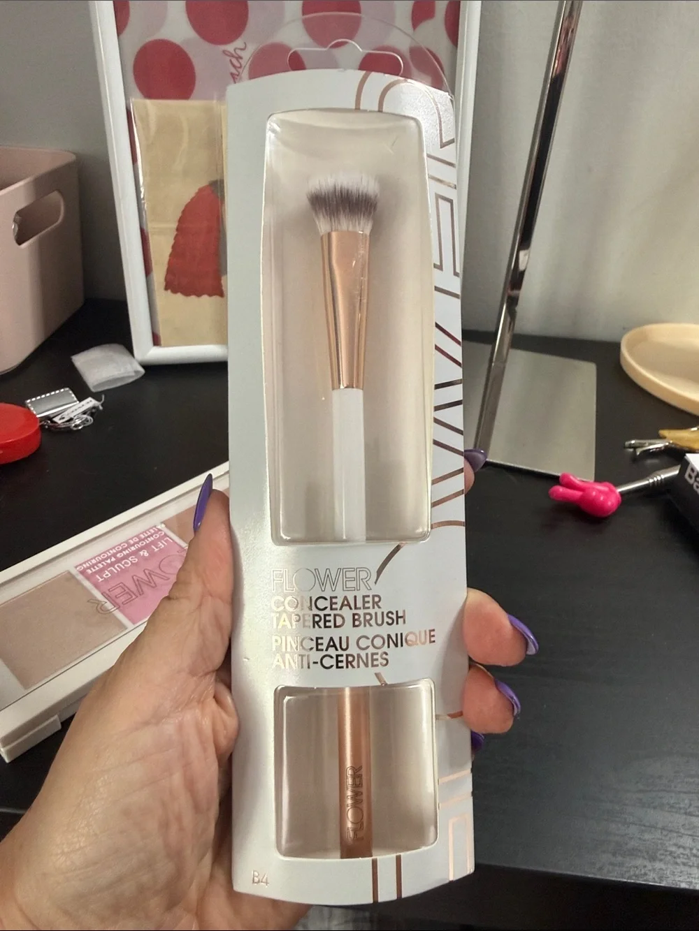 Flower NEW Lift & Sculpt Contouring Palette with Concealer Tapered Brush